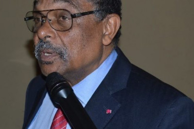 Grégoire Owona « La Fonction publique est pleine à craquer »