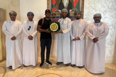 Qatar 2022 : Samuel Eto’o et le staff des Lions Indomptables au sultanat d’Oman