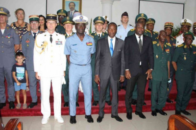 Coopération Militaire  Franco-Camerounaise : Remise des distinctions honorifiques à trois coopérants militaires français en fin de mission