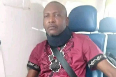 Humanisme : Samuel Eto’o vole au secours d’un arbitre de football en détresse !