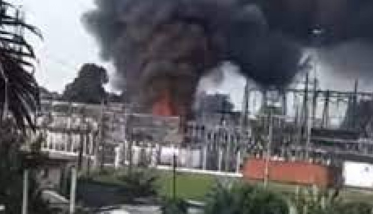 Incendie de la Sonatrel : La ville de Douala plongée dans le noir - La voix des jeunes Incendie de la Sonatrel : La ville de Douala plongée dans le noir