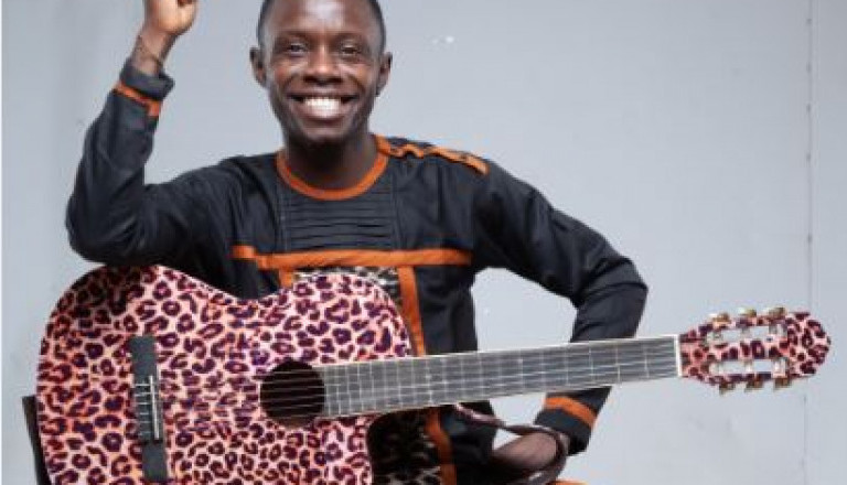 Scienty Ekoro ou le nouvel ambassadeur de la musique patrimoniale au Cameroun - La voix des jeunes Scienty Ekoro ou le nouvel ambassadeur de la musique patrimoniale au Cameroun