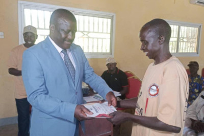 Engagement communautaire : Le Maire de Mokolo prime les meilleurs ASCP