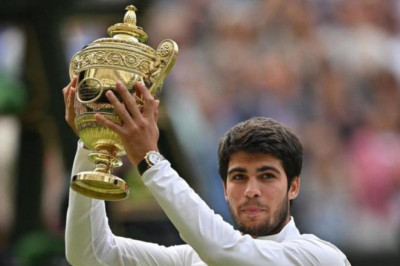 Tennis : Carlos Alcaraz terrasse Djokovic, remporte Wimbledon et conserve le titre du numéro 1 mondial