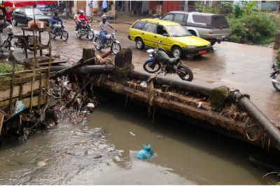 Douala frappée par des pluies diluviennes : dégâts matériels importants et quartiers sous les eaux