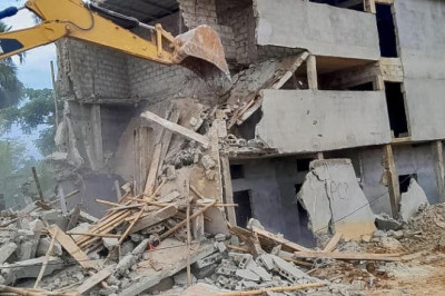 Douala : Démolitions des immeubles à risque par la mairie