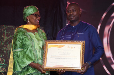 Awards de l'Avenir : Ruphin Dountio reçoit le grand prix du meilleur Jeune entrepreneur de l'année 2023 au Cameroun