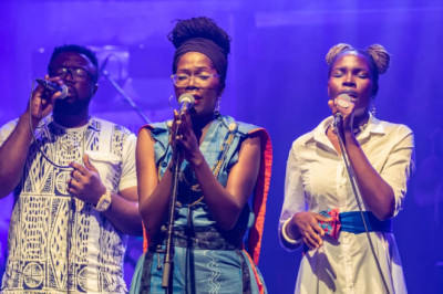 Culture : Flora Houang électrise l’IFC avec son concert et l’annonce de son EP