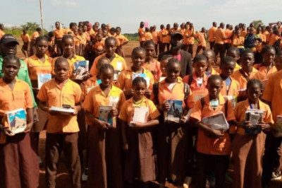 Éducation : Adam'Speech fait un important don aux écoles de Massangam