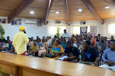 Institut Universitaire de la Côte : Serge Stéphane Owona inspire les étudiants - La voix des jeunes Institut Universitaire de la Côte : Serge Stéphane Owona inspire les étudiants